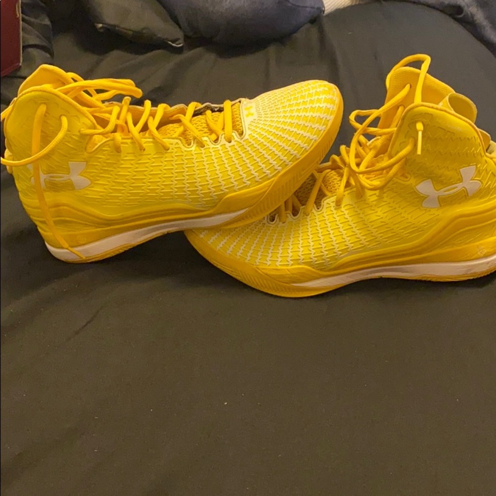 UA Lighting Sneakers